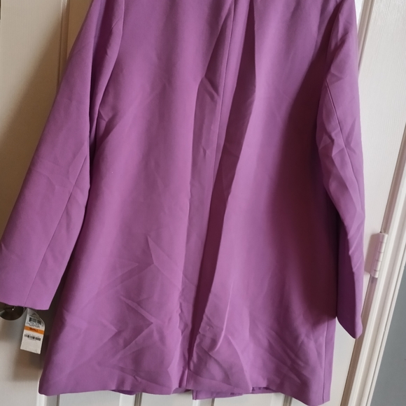 Suit - Picture 2 of 15